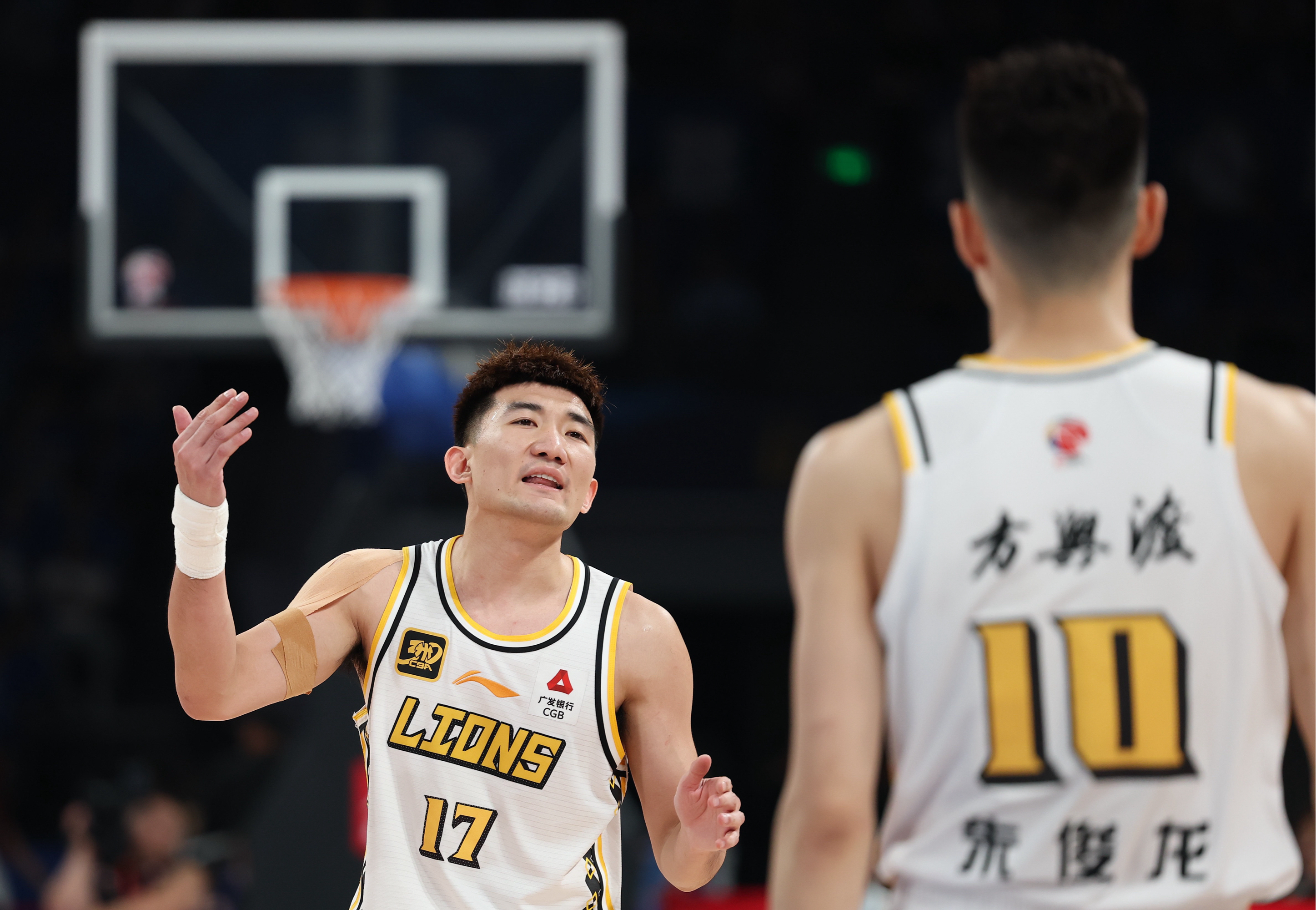 广厦男篮发布备战花絮,转会期更衣室发声,NBA常规赛任务艰巨,年轻球员获得机会的简单介绍 广厦男篮发布备战花絮,转会期更衣室发声,NBA常规赛任务艰巨,年轻球员获得机会的简单介绍